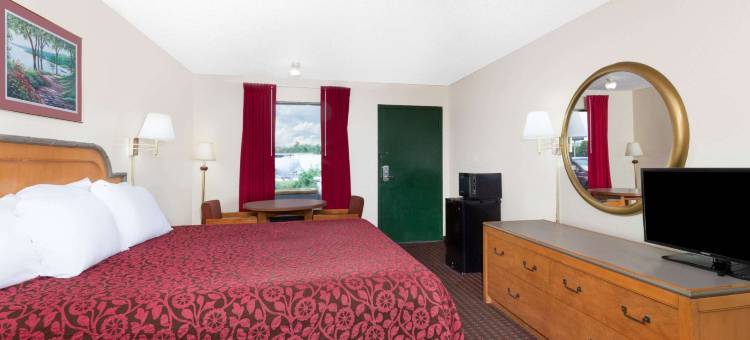 哥伦比亚东北杰克逊堡戴斯酒店(Days Inn by Wyndham Columbia NE Fort Jackson)图片