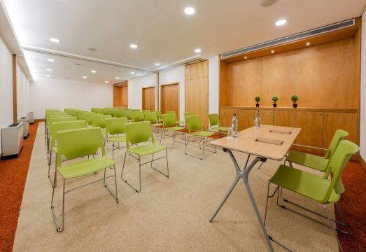 Neat Hotel Avenida Hotel Overview