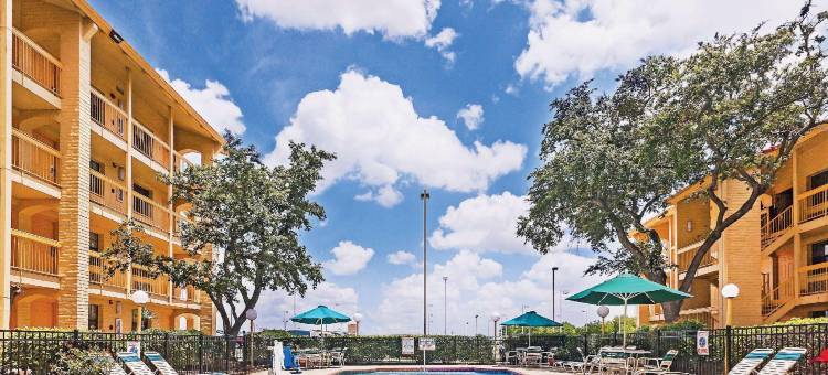 圣安东尼奥I-35北托亚弗韦恩拉昆塔温德姆酒店(La Quinta Inn by Wyndham San Antonio I-35 N at Toepperwein)图片