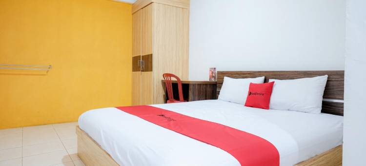 红多兹酒店-近占碑图古佩尔斯(RedDoorz Near Tugu Pers Jambi)图片