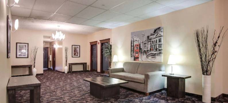 尼斯库艾德蒙顿机场温德姆华美达酒店(Ramada by Wyndham Nisku Edmonton Airport)图片