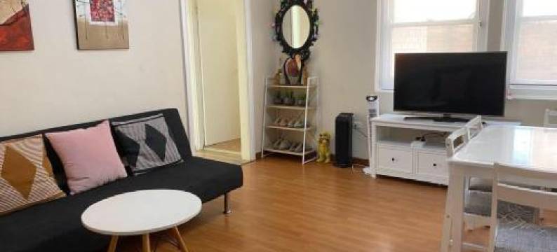 2 Bedroom Small Unit 1 Minute Walk to Shopping Centre No Parking Slot No Lift图片