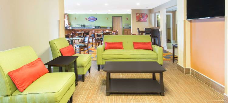 沃基肖温德姆呗盟酒店(Baymont by Wyndham Waukesha)图片