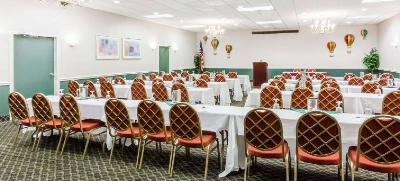 昆斯伯里呗盟酒店 / 乔治湖(Baymont by Wyndham Queensbury / Lake George)图片