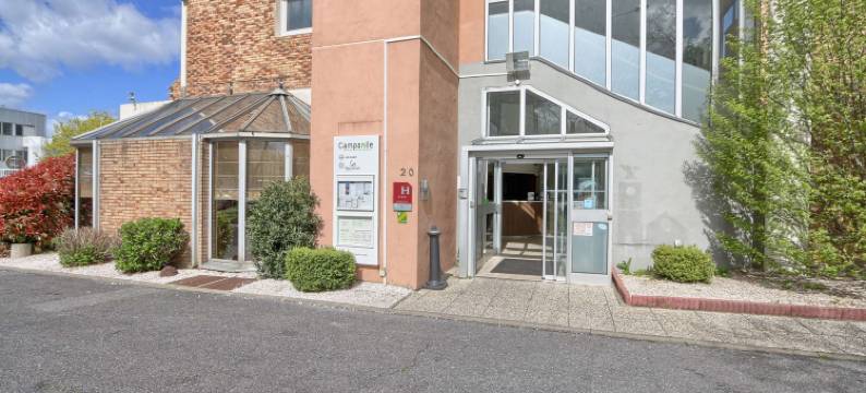 巴黎西部楠泰尔拉德芳斯康铂酒店(Campanile Paris Ouest - Nanterre - la DÉFENSE)图片