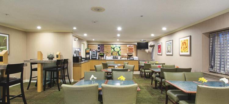 奥本伍斯特拉昆塔温德姆酒店(La Quinta Inn by Wyndham Auburn Worcester)图片