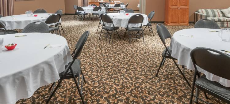 三山温德姆速8酒店(Super 8 by Wyndham Three Hills AB)图片