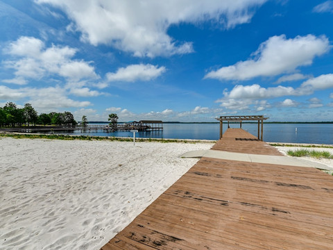 湾树湖上的情侣度假区