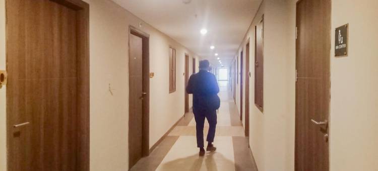 RedLiving Apartemen Royal Sentul Park - Budi Property图片