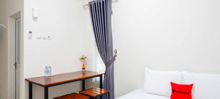红多兹伊斯兰酒店-近直葛RS米特拉克卢阿加(RedDoorz Syariah Near RS Mitra Keluarga Tegal)图片