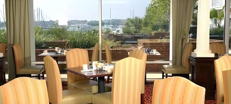 查尔斯顿水岸万怡酒店(Courtyard Charleston Waterfront)图片