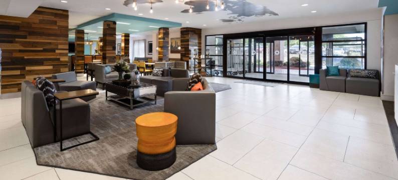 亚特兰大机场北拉昆塔温德姆套房酒店(La Quinta Inn & Suites by Wyndham Atlanta Airport North)图片