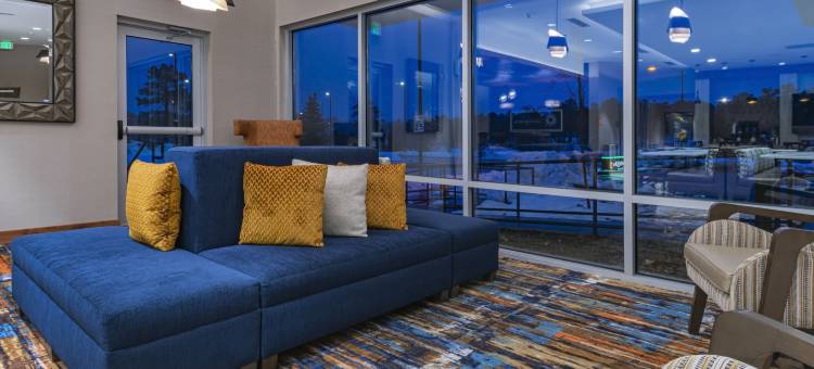 费拉格尔斯塔夫东I-40拉昆塔温德姆套房酒店(La Quinta Inn & Suites by Wyndham Flagstaff East I-40)图片