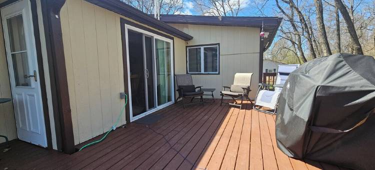 3 BdrHomew/HotTub+FREE Firewood,sleeps10inMauston,closeto WI Dells/Attractions图片