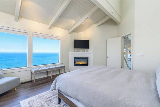 Panoramic Ocean Views - Private Beach - Dog Friendly - EV