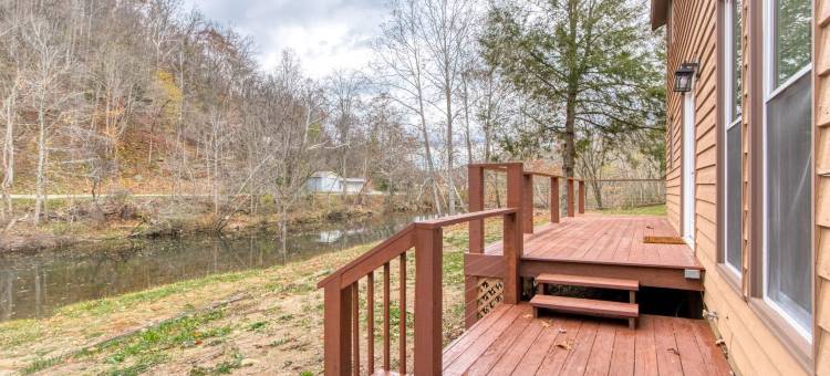 四卧室小屋在狼溪 - 钓鱼，徒步，新河乐趣和霍基周末(4Br Lodge on Wolf Creek - Fishing, Hiking, New River Fun and Hokie Weekends)图片