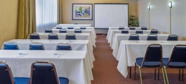 图森里德公园拉昆塔温德姆套房酒店(La Quinta Inn & Suites by Wyndham Tucson - Reid Park)图片