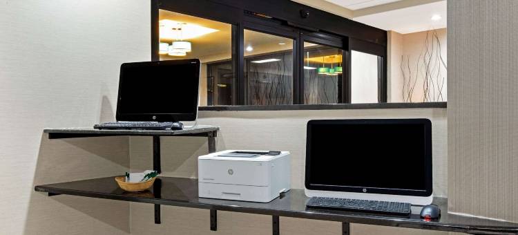 新坎伯兰哈里斯堡拉昆塔温德姆套房酒店(La Quinta Inn & Suites by Wyndham New Cumberland-Harrisburg)图片