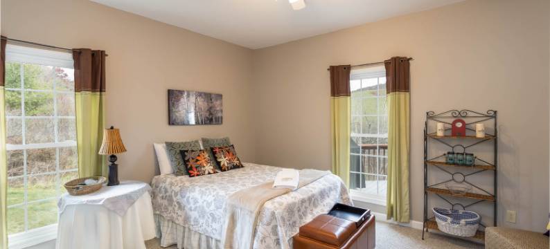 Charming Cabin with Scenic Views and Gas Fireplace - Tranquil Mountain Retreat图片