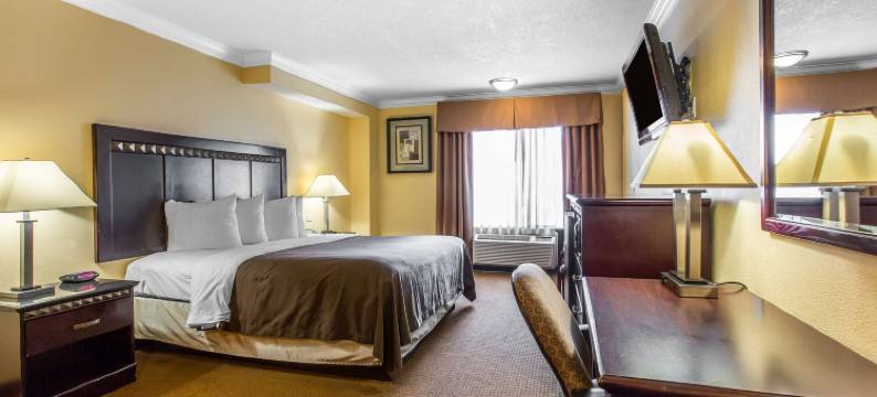 洛杉矶贝尔花园品质酒店及套房(Quality Inn & Suites Bell Gardens-Los Angeles)图片