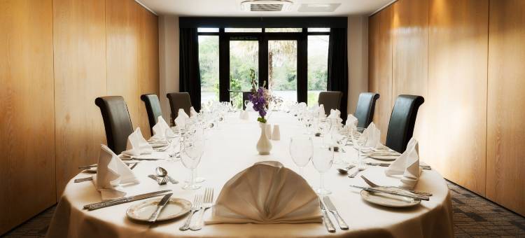 弗雷夏姆庞德 Spa 乡村别墅酒店(Cbh Frensham Pond Hotel)图片