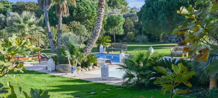 冒险距离家庭旅馆(Escapades Lointaines)图片