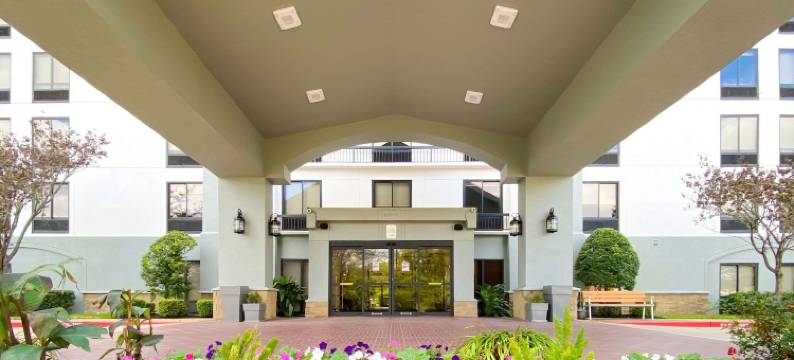 贝斯特韦斯特Plus舒格兰-斯塔福德酒店(Best Western Plus Sugar Land/Stafford)图片