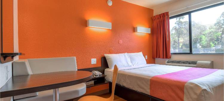 圣迭戈酒店圈6号汽车旅馆(Motel 6 San Diego, CA - Hotel Circle - Mission Valley)图片