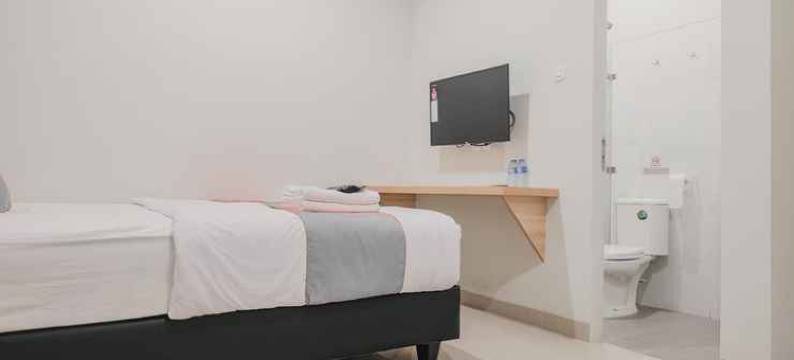 红多兹普拉斯酒店-近苏加诺哈达机场皇冠公园(RedDoorz Plus Near Soekarno Hatta Airport Taman Mahkota)图片