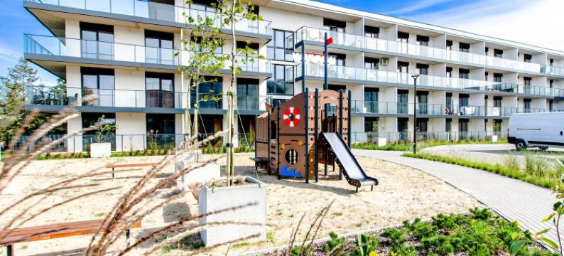 带河景的公寓，含桑拿和室内泳池(Apartment with Swimming Pool in Dziwnów)图片