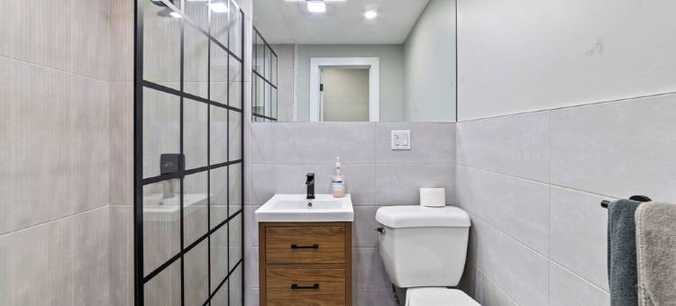 布鲁克林配有WiFi和空调的宽敞三卧室公寓(Spacious 3-bedroom apartment with WiFi, AC in charming Brooklyn)图片