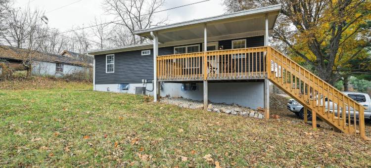 Vine Grove住宅，配有露台，距离桑德斯泉4英里！(Vine Grove Home w/ Deck, 4 Mi to Saunders Springs!)图片