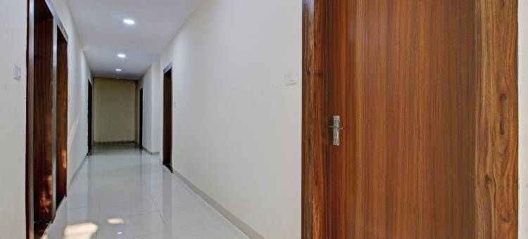 Treebo Krishna Regency ISBT 公交车站(Treebo Krishna Regency Isbt Bus Stop)图片