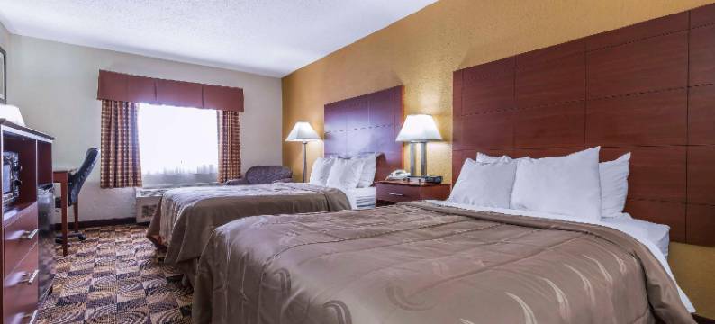 锡卡莫尔-迪卡尔布凯艺酒店(Quality Inn Sycamore - DeKalb)图片