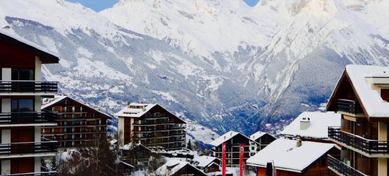 Apartment on floor four with balcony图片