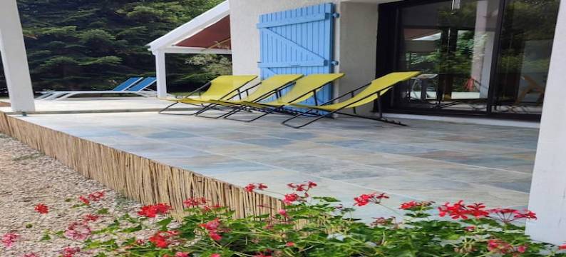 Villa in Bruniquel by Aveyron River图片