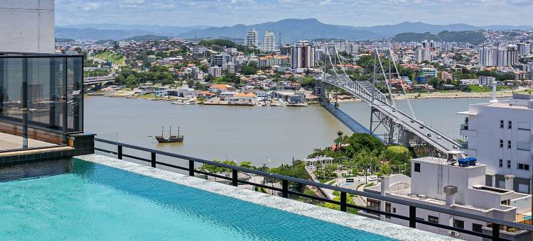 Viva 佛罗里帕市中心带泳池和停车场的开间塔(Studios Tower by Viva - Prédio Com Piscina e Estacionamento No Centro de Floripa)图片