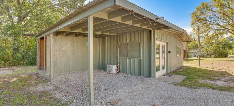宁静的东德克萨斯度假屋！迈尼奥拉平房(Peaceful East Texas Retreat! Mineola Bungalow)图片
