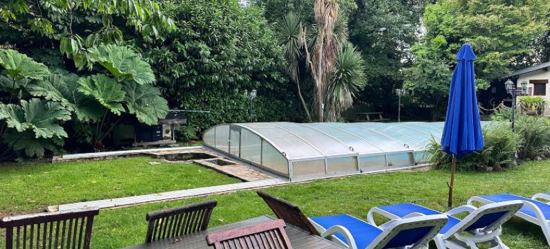 Family Holiday Home with Pool图片