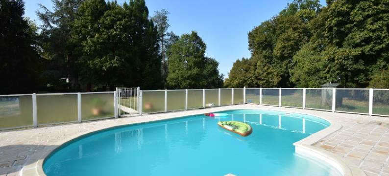 House in Burgundy with Private Pool图片