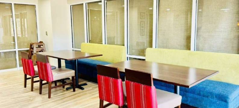 蒙哥马利东卡迈克尔路舒适套房酒店(Comfort Inn & Suites Montgomery East Carmichael Rd)图片