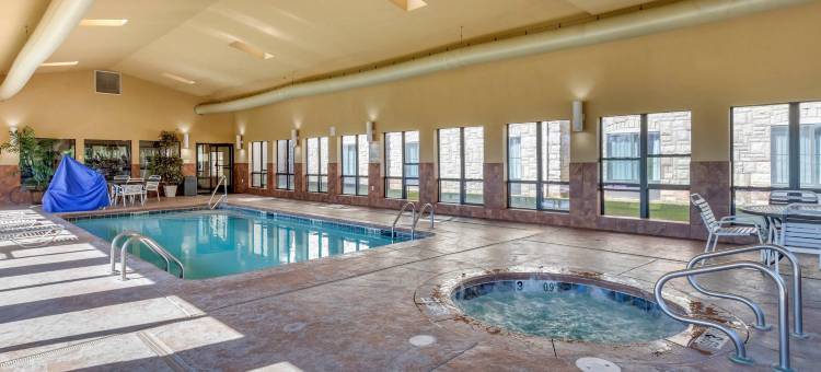 拉塞尔维尔I-40舒适套房酒店(Comfort Inn & Suites Russellville I-40)图片
