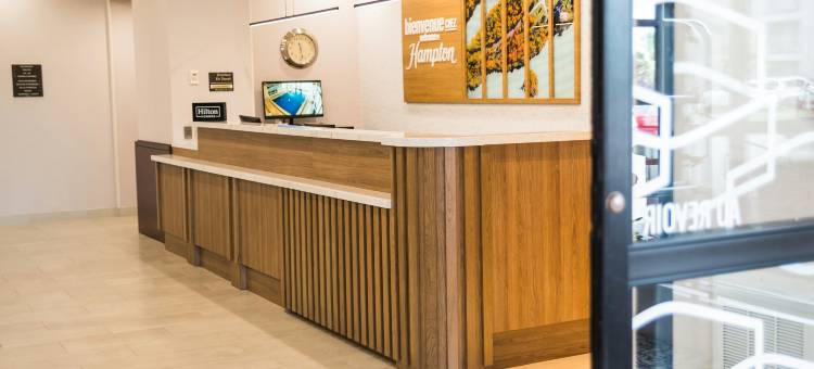 魁北克拉瓦尔希尔顿欢朋套房酒店(Hampton Inn & Suites by Hilton Laval)图片