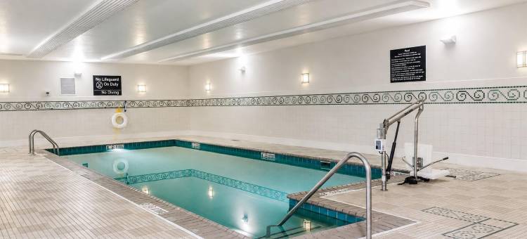 芝加哥圣查尔斯欢朋套房酒店(Hampton Inn & Suites Chicago/St. Charles)图片