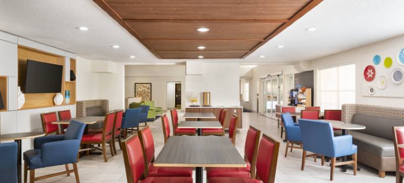 智选假日套房酒店萨拉索塔(Holiday Inn Express & Suites SARASOTA EAST - I-75 by IHG)图片