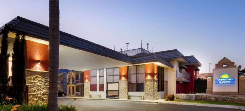 阿纳海姆迪士尼乐园戴斯套房酒店(Days Inn & Suites by Wyndham Anaheim at Disneyland Park)图片