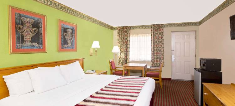 斯塔克维尔温德姆戴斯套房酒店(Days Inn & Suites by Wyndham Starkville)图片