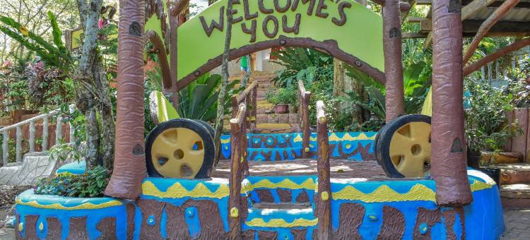 红多兹Plus酒店@卡莫特斯帕帕塔西(RedDoorz Plus @ Papa Tasie Camotes)图片