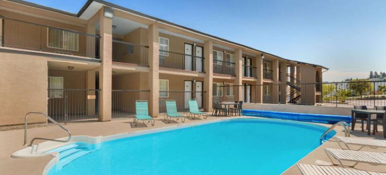 蒙特维尤坎卢普斯(Travelodge by Wyndham Kamloops Mountview)图片