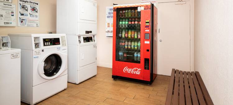 迈阿密机场红屋顶PLUS+酒店(Red Roof PLUS+ Miami Airport)图片